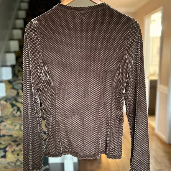 NWT Fabletics Velour Seamed Long-Sleeve Fitted Top in Cacao Color Womens Size M - Picture 3 of 11